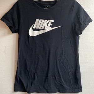 Nike the Nike tee short sleeve knit logo T-shirt size small